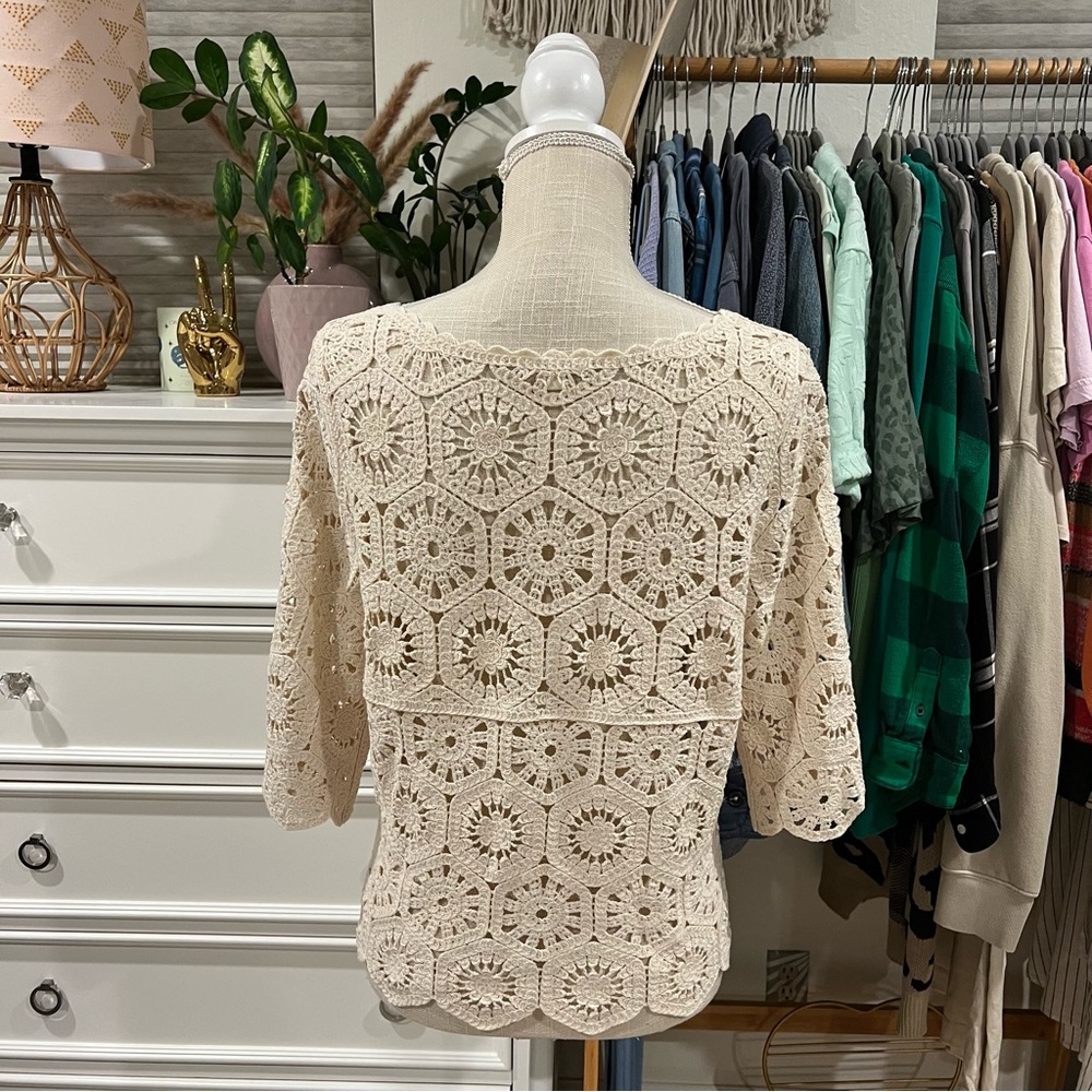 Ultra Pink | Cream Crochet Lace Top size Medium - Picture 4 of 11